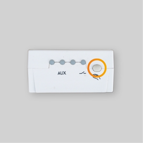 Graue Handtaste am wibo Funkempfänger infinity